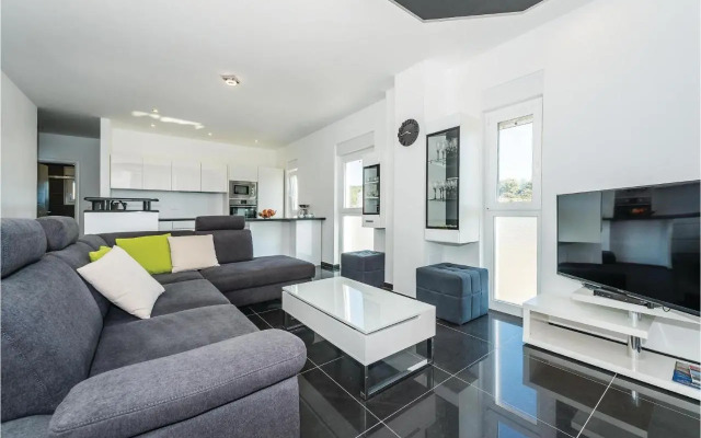 Three-Bedroom Holiday Home in Brodarica