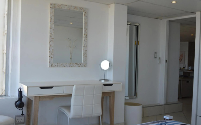 Accommodation Front - Classy 4 Sleeper with Ocean Views