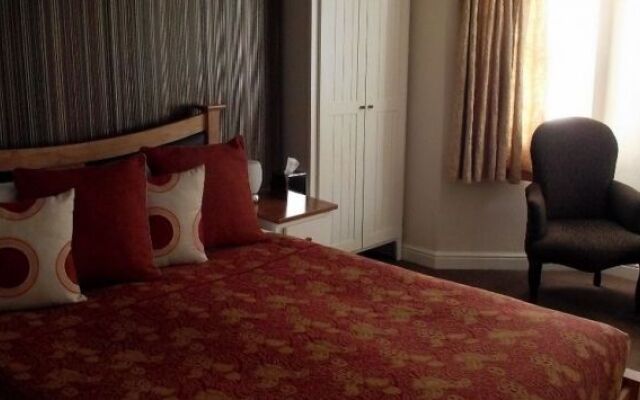 Cross Street Guesthouse & B & B