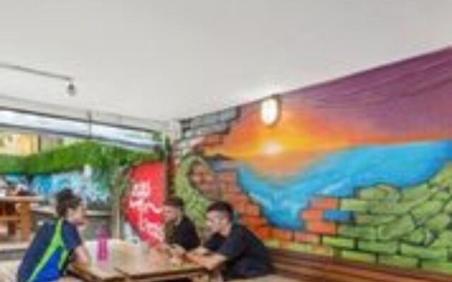 Summer House Backpackers
