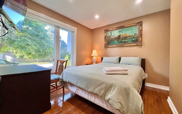 Cozy Home Near Transit & Hillcrest Mall with Free Parking