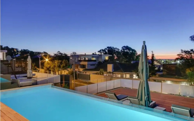 Harrier Place - Four Bedroom Villa, Sleeps 8