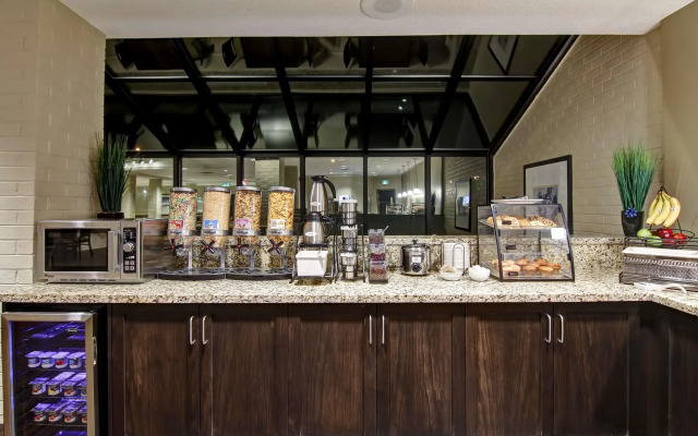 Best Western London Airport Inn & Suites