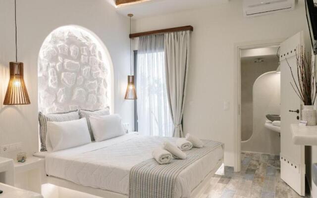 Naxos Petite Studios