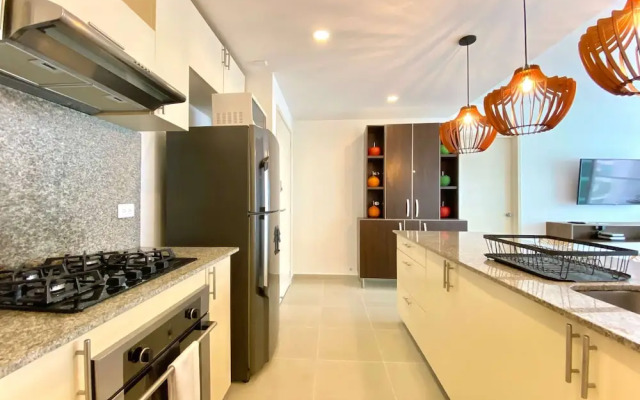 w Impeccable 2BR w Charming Balcony in CTG