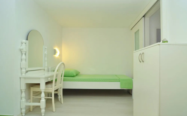 Spacious Modern Apt. With big Patio and sea View