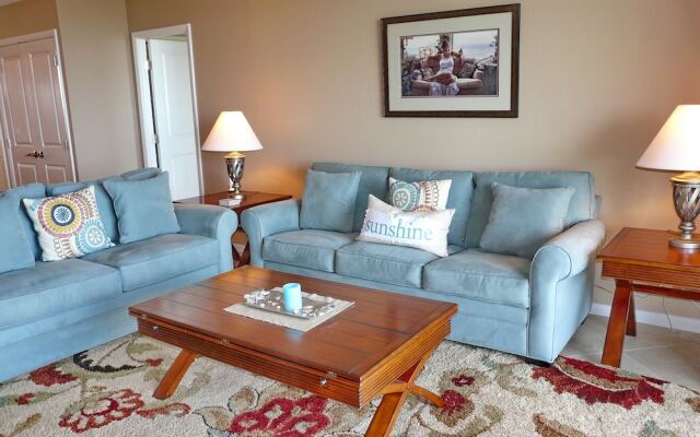 Alluring Beachfront Condo With Pool and View of Lagoon