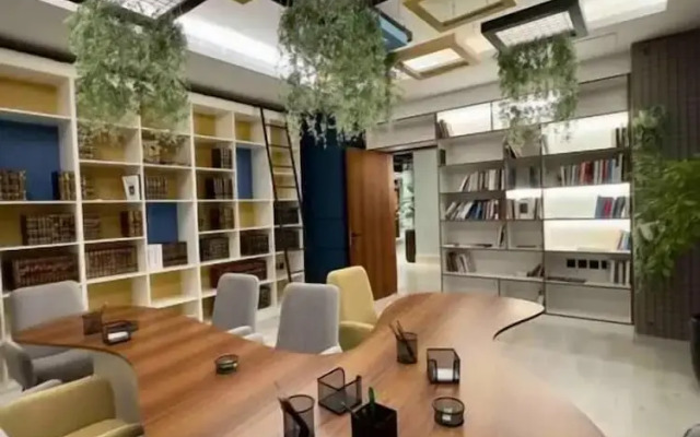 Luxurious Two Bedroom Apartment Al malqa