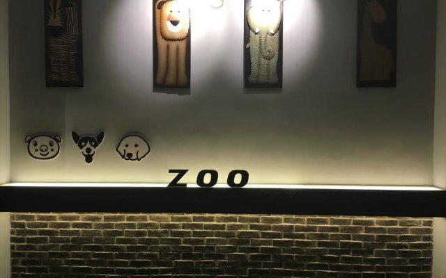 Zoo Courtyard Hostel