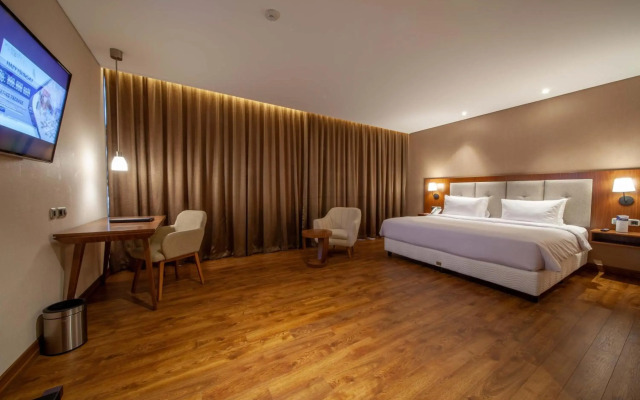 Avenzel Hotel & Convention Cibubur