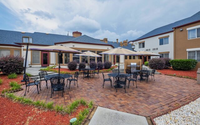 Red Roof Inn PLUS+ & Suites Knoxville West-Cedar Bluff