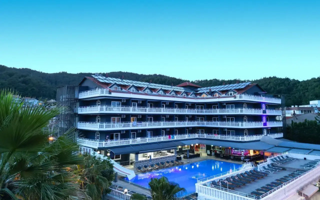 Mustis Royal Plaza Hotel