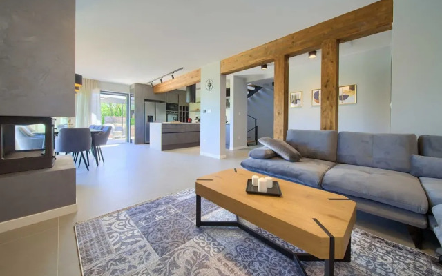 Villa Astrum With Heated Pool Jacuzzi and Sauna