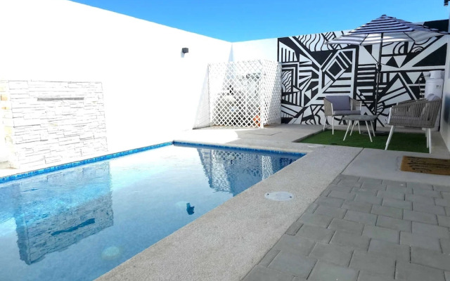 Beautiful 3bed 2bath new Home With Pool in Town