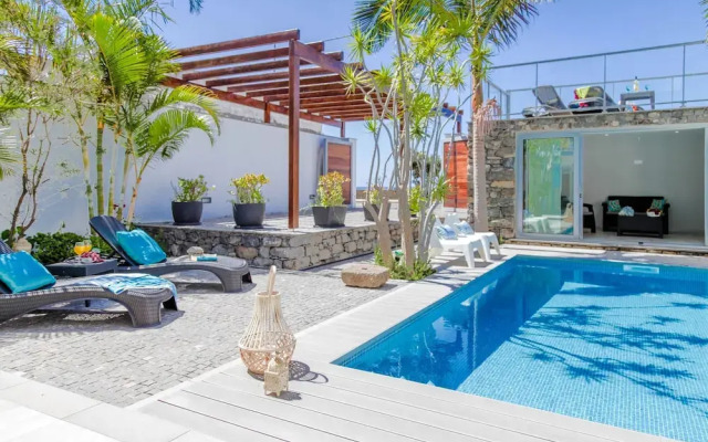 Madeira Beach House by Atlantic Holiday