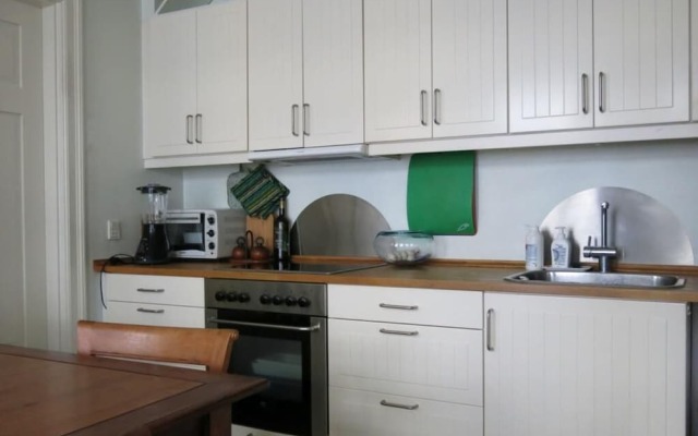 1 bedroom apt Direct Center 621-1