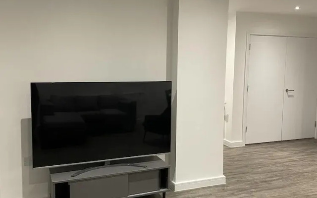 2 Bedroom Luxury Apartment in Barking