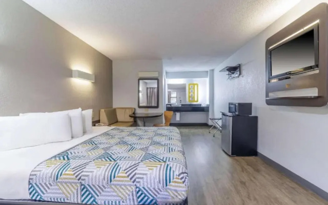 Motel 6 Boerne, TX