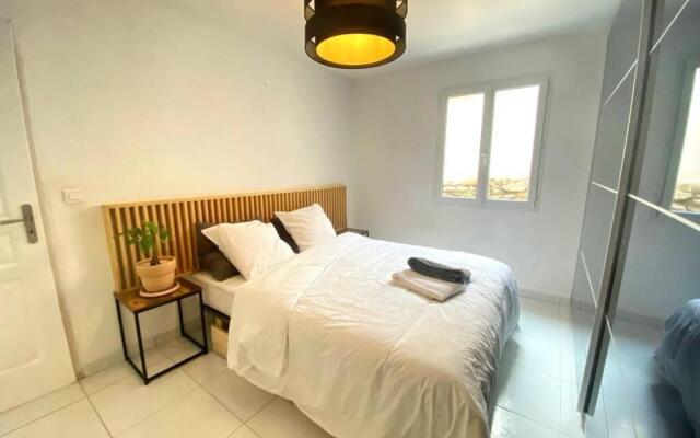 VILLA 6 PERSONNES /PISCINE/CAMPAGNE/TERRAIN DE PETANQUE/15 km BANDOL