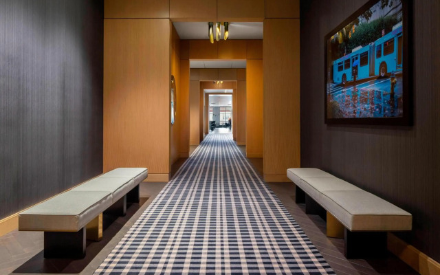 The Oaklander Hotel, Autograph Collection