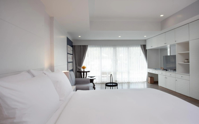 Anona Beachfront Phuket Resort