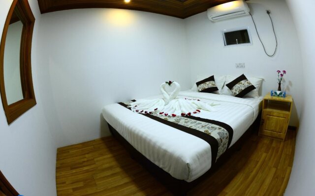 Backpacker Hostel - Adults Only