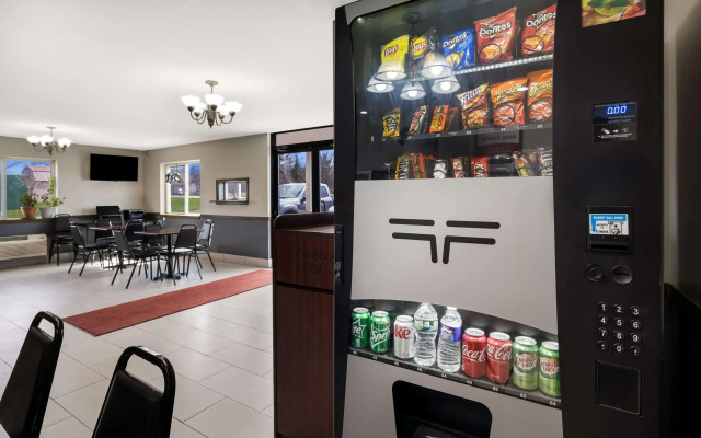 Econo Lodge Inn & Suites Canandaigua