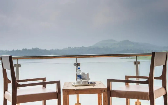 Shvas Island Resort
