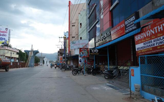 Sravanthy Inn