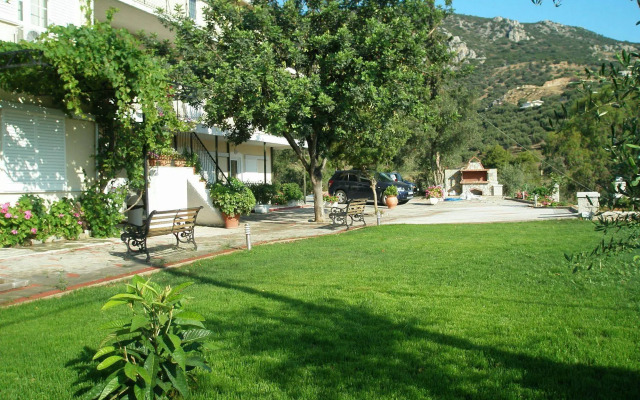 Alonia Studios & Maisonettes