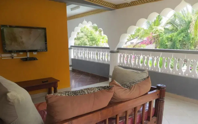 Villa Tuffah 3 Minutes Walk to the Beach - The Villa Comprises