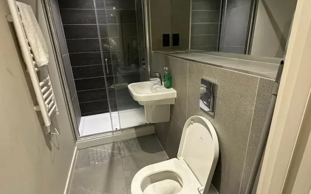 O M Luxurious Apartments