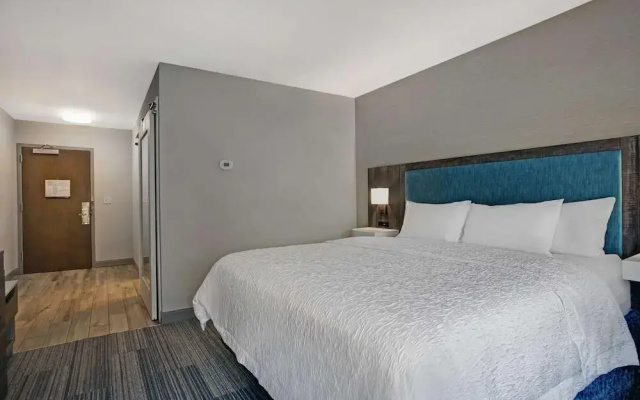 Holiday Inn Express & Suites Westfield