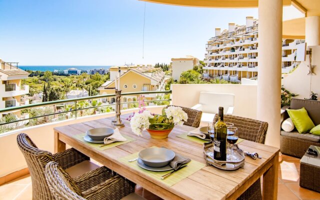 SAA2 Stunning 3 bedroom apt in Puerto Banus Roomservice