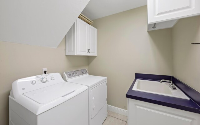 Large Waterfront Home With All-day sun on Pool