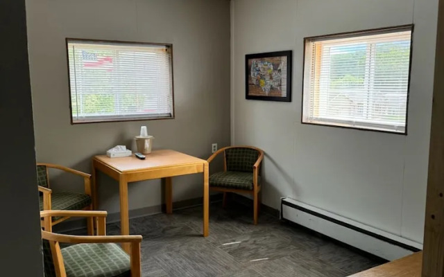 Maple Ridge Motel