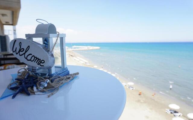 Lazuli Beachfront Apartment 405