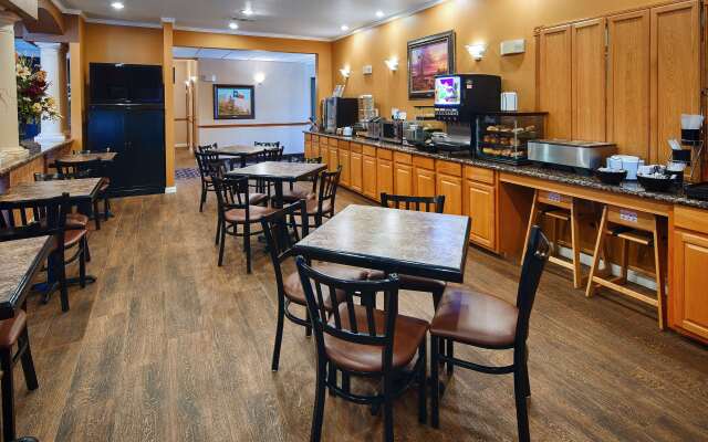 Best Western Plus Red River Inn