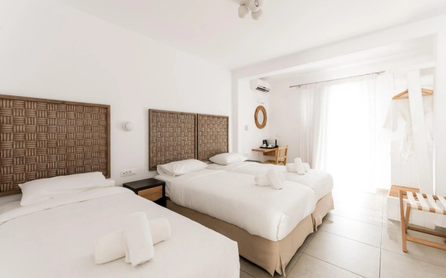 Super Paradise Hotel