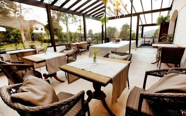 Alma Hotel