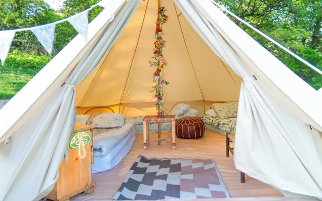 Hapus Hideaway Retreat Site, Sleeps 29