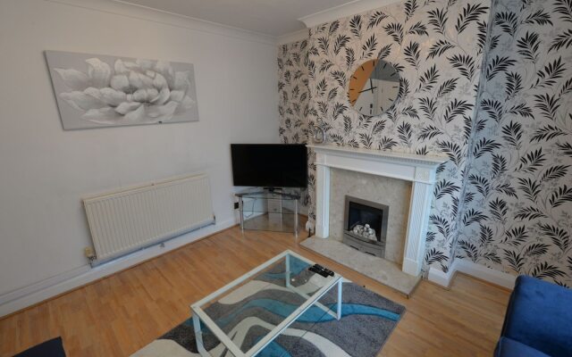 Boutique Hoiday Home In Coventry With Garden