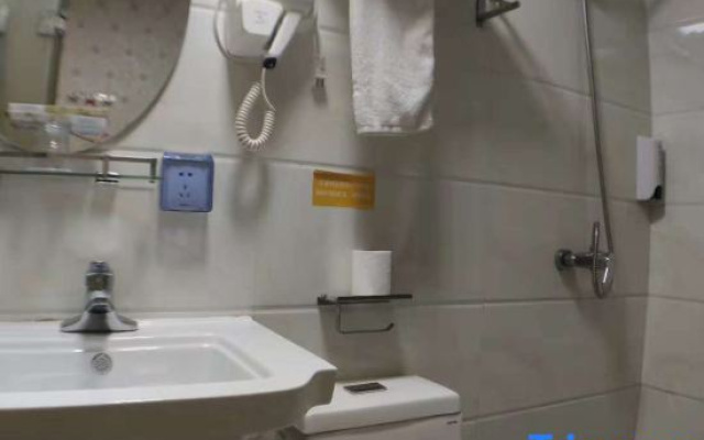 Shanghai Qialin Hotel (Sixth People's Hospital)