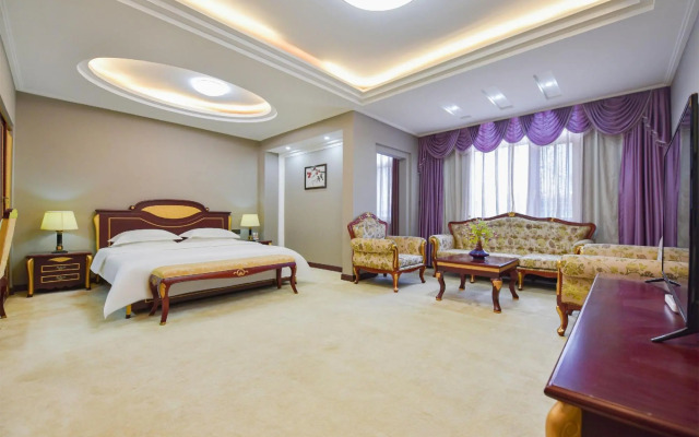 Hefeng Huarong Business Hotel