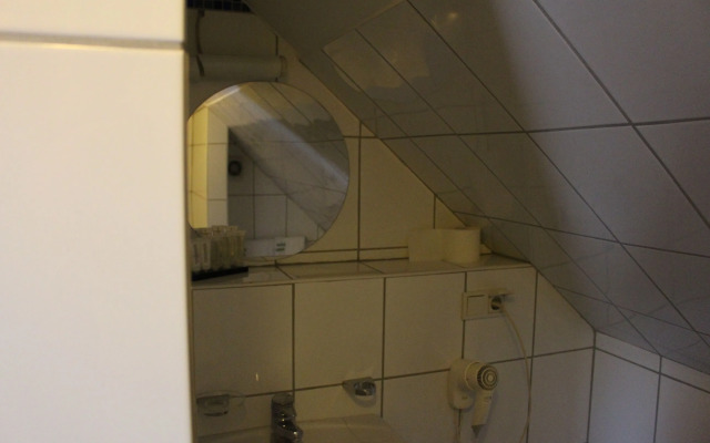 Angelis Pension - Restaurant zum grunen Baum