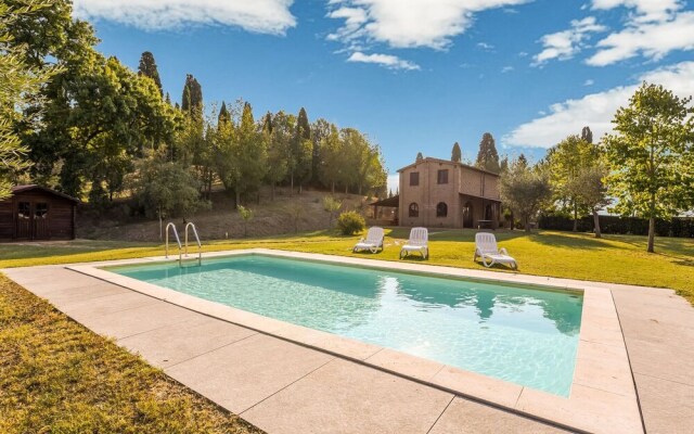 Cozy Cottage in Castelnuovo Berardenga with Swimming Pool