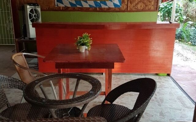 Travillehuts Palm Beach Inn