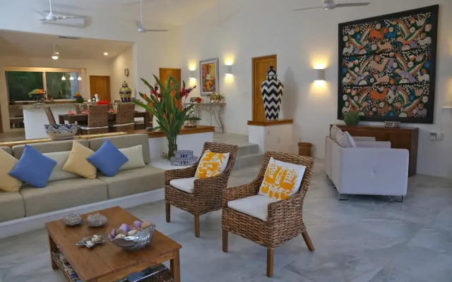 Villas Carey Condo