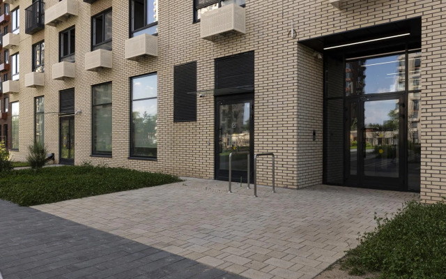 Axis (Аксис) на улице Руставели