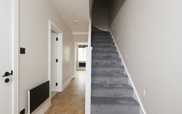 Skyvillion -4bed Cozy Cockfosters Apt Mins To Tube